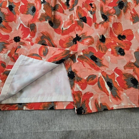 Ann Taylor Women's Pencil  Skirt Lined Vented Back Zip Floral Pattern Size 4 - Picture 6 of 8